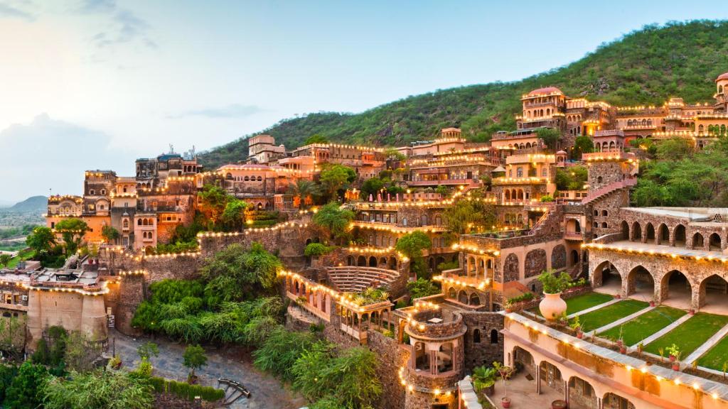 Neemrana Fort Palace, Neemrana